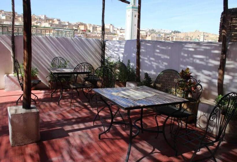 اتاق استاندارد سه نفره, Hostel Rcif