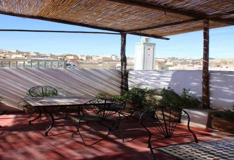 اتاق استاندارد سه نفره, Hostel Rcif
