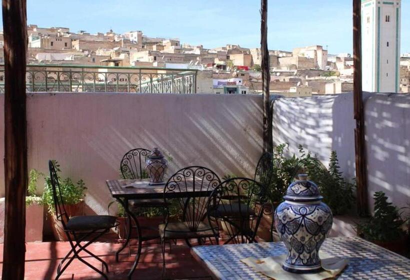 اتاق خانوادگی, Hostel Rcif