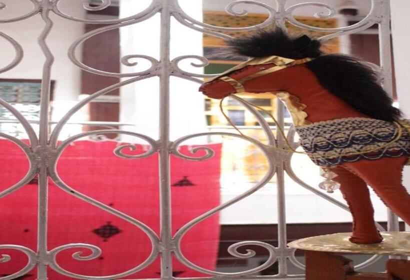 اتاق استاندارد سه نفره, Hostel Rcif