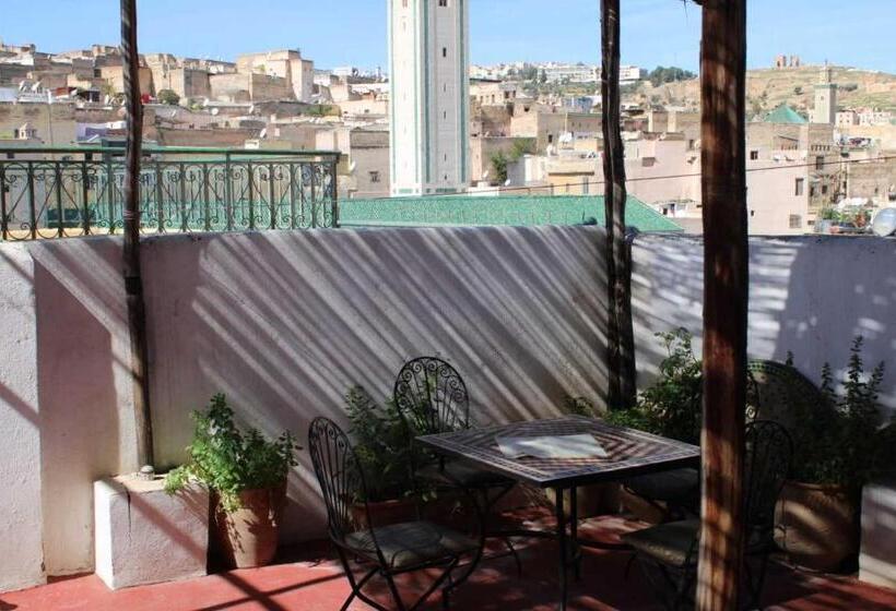 اتاق استاندارد سه نفره, Hostel Rcif