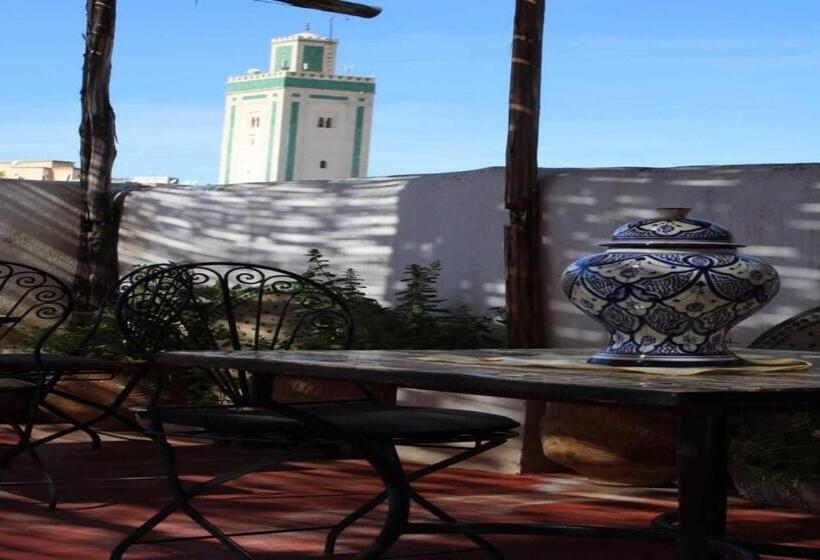 اتاق خانوادگی, Hostel Rcif