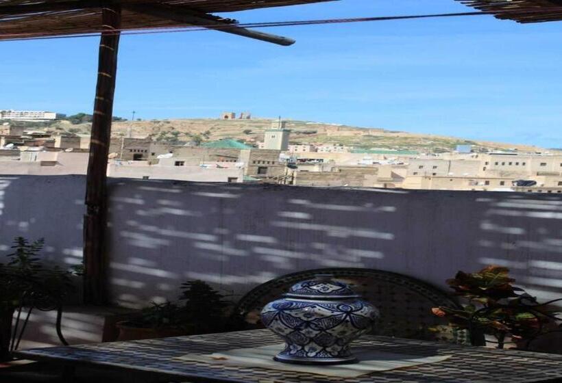 اتاق خانوادگی, Hostel Rcif