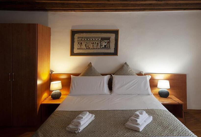 Standard Cuadruple Room Shared Bathroom, San Giacomo Venezia