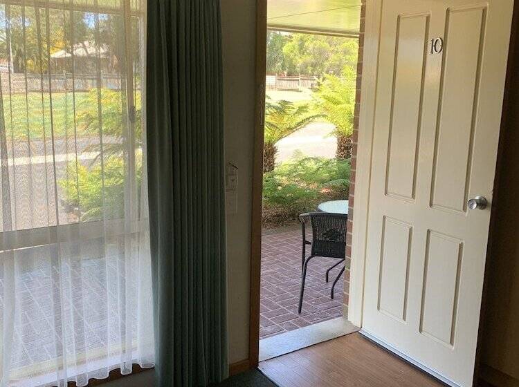 اتاق استاندارد, Arthur Phillip Motor Inn