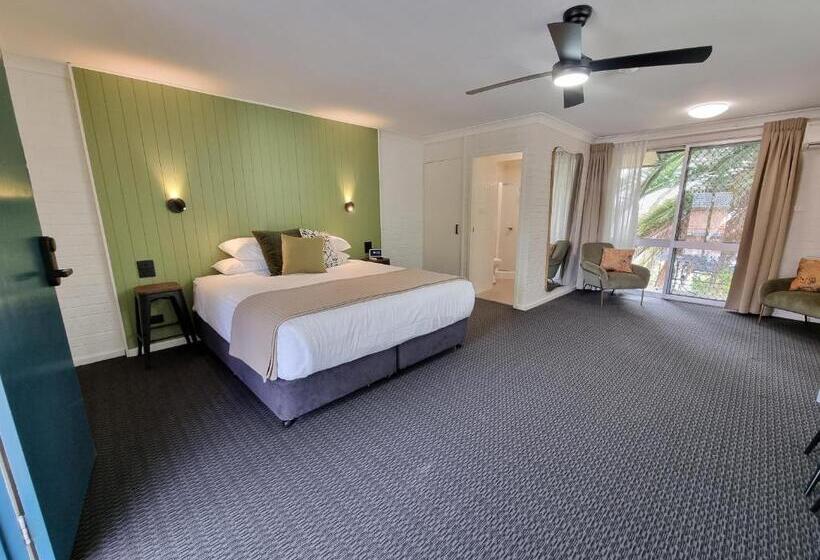جناح سوبيريور, Cosmo Motel Adamstown