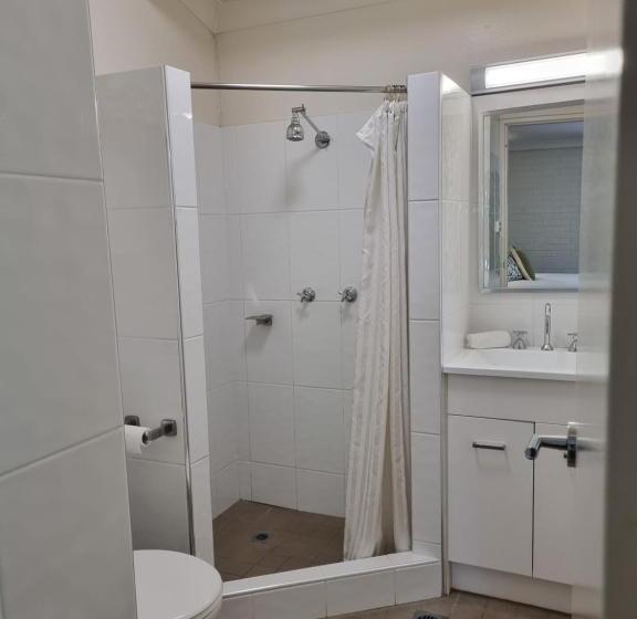 جناح سوبيريور, Cosmo Motel Adamstown