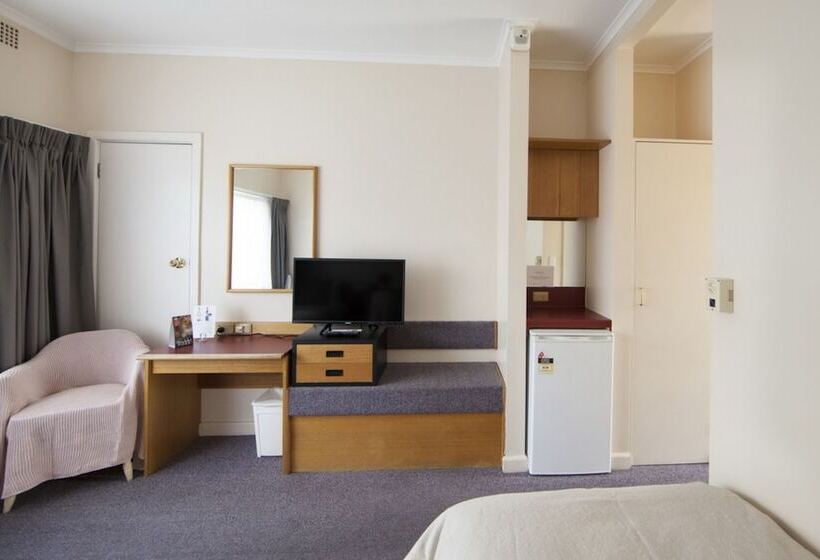 اتاق استاندارد سه نفره, Redhill Cooma Motor Inn