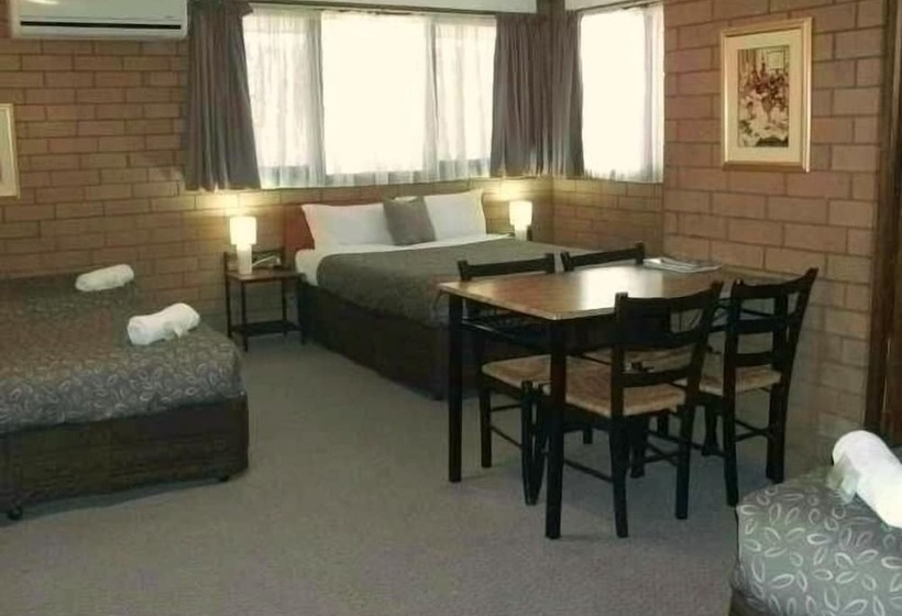 Семейный Номер, Rippleside Park Motor Inn