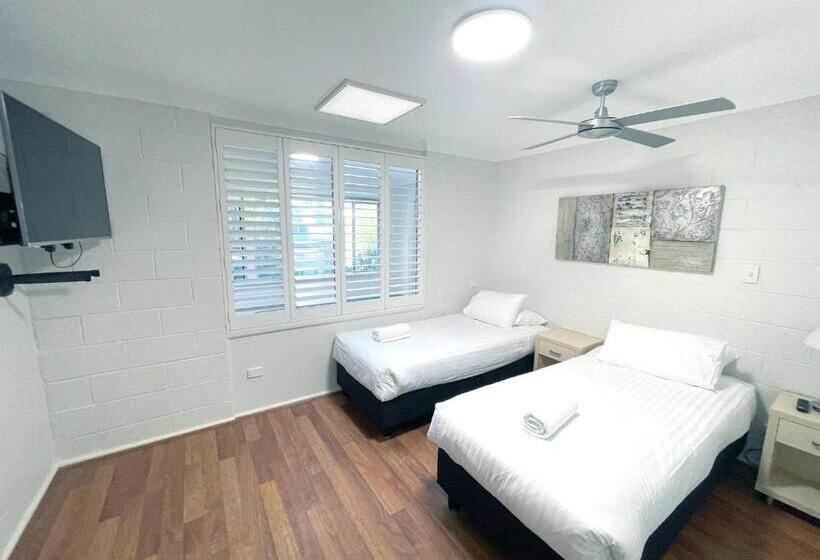 Дом 3 Спальни, Fingal Bay Holiday Park