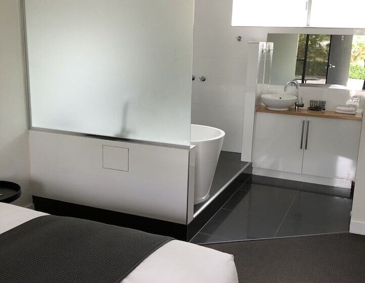 جناح ديلوكس, Tower Motel Marysville