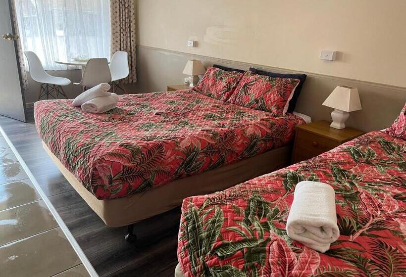 Номер Комфорт, Woodmans Hill Motel