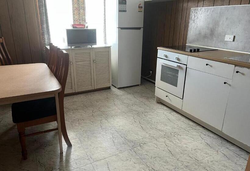 Хижина, Woodmans Hill Motel