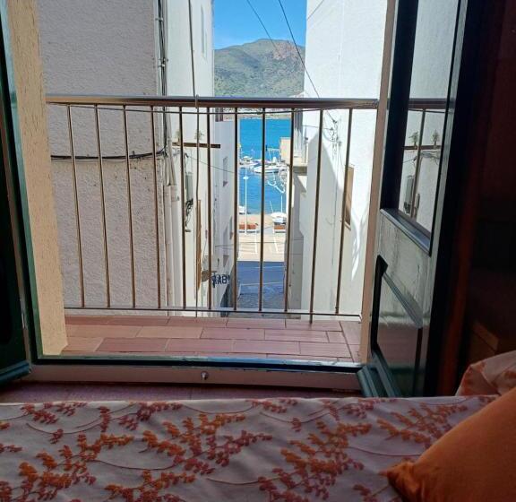 Семейный Номер, Hostal Sol I Sombra