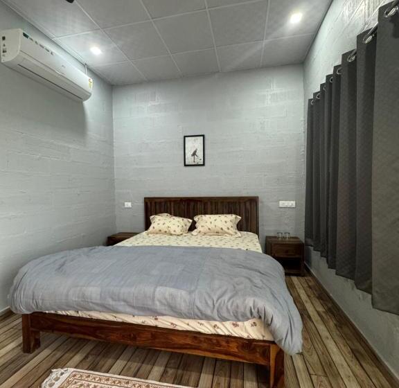 스탠다드 발코니 룸, The Rajgharana Resort