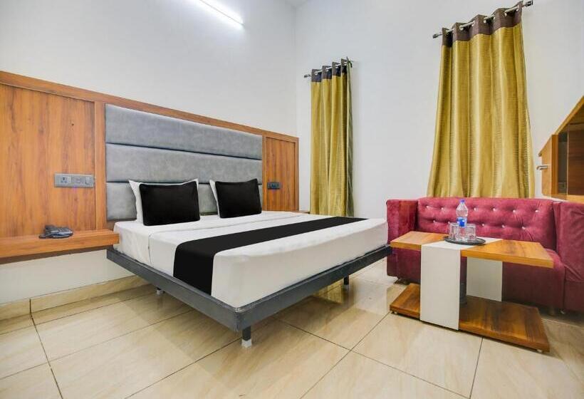三人经典房间, Oyo Shree Ji Hotel & Banquet