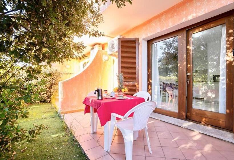 آپارتمان 1 خوابه, Residence With Swimming Pool In Badesi, Apartments With Air Conditioning And Private Outdoor Area