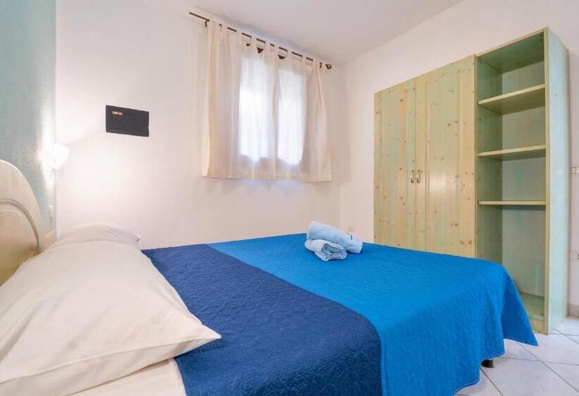 آپارتمان 1 خوابه, Residence With Swimming Pool In Badesi, Apartments With Air Conditioning And Private Outdoor Area
