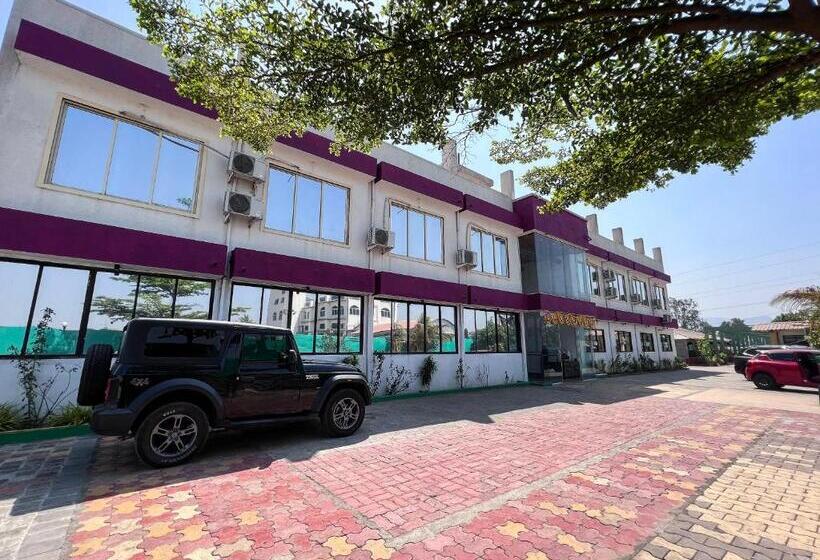 Номер Стандарт Вид на Горы, Zestin Hill Resort Lonavala