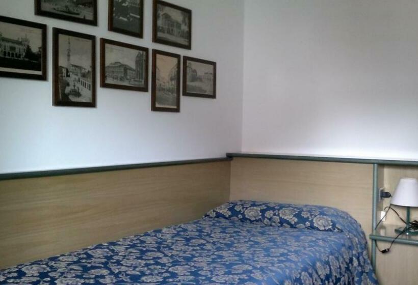 Номер Стандарт Индивидуальный, Albergo Alla Campana