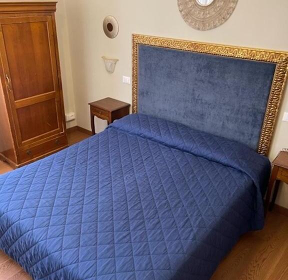 Quarto Standard Casa de Banho Partilhada, Guerrato
