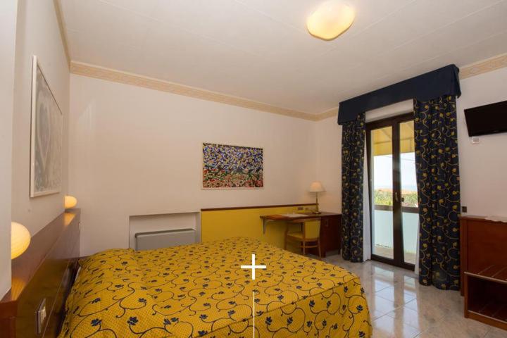 غرفة قياسية مطلّة علي البحيرة, Villa Olivo Resort 3s