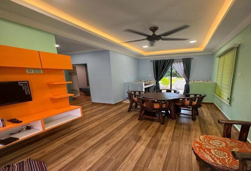 Президентский Люкс, Capital O 90949 Pelangi Beach Resort Mersing