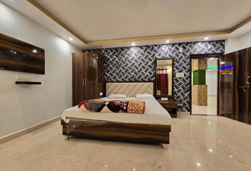 Номер Deluxe, Sarojini Garden Hotel & Restaurant