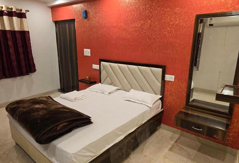 Номер Deluxe Кровать Кинг, Sarojini Garden Hotel & Restaurant