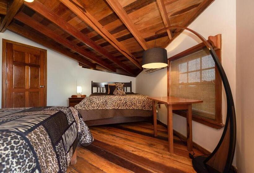 Трехместный Номер Стандарт с Балконом, Pur Private Suites