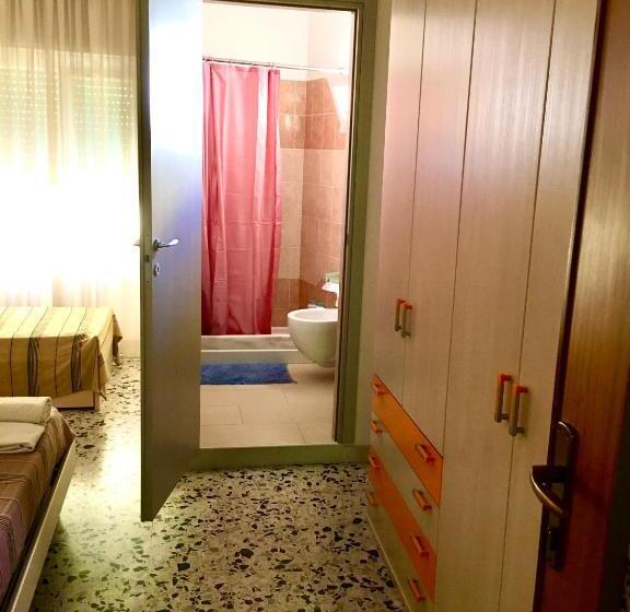 חדר סטנדרט לשלושה, Catalan Room S