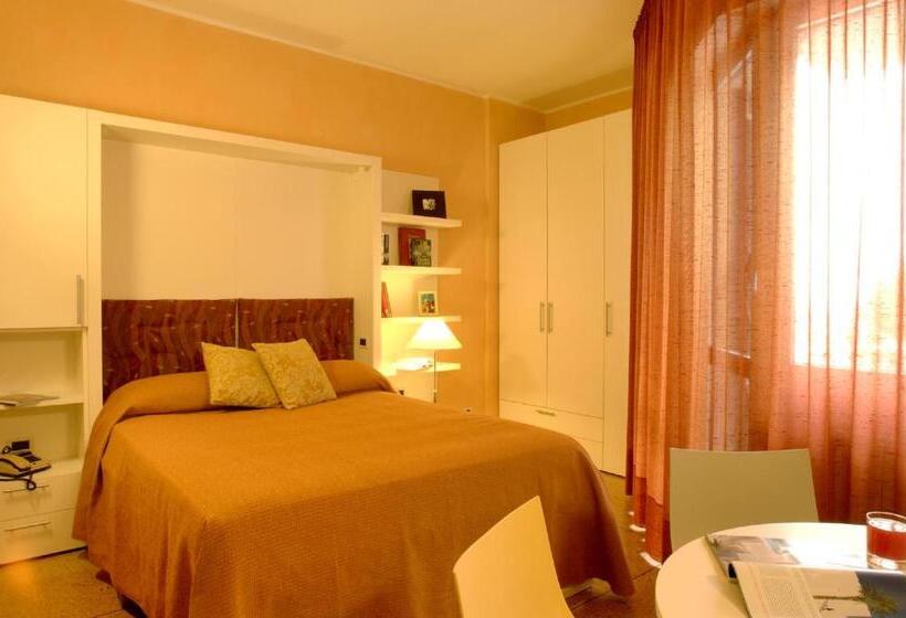 Студио Стандарт Вид на Бассейн, Residence Oliveto