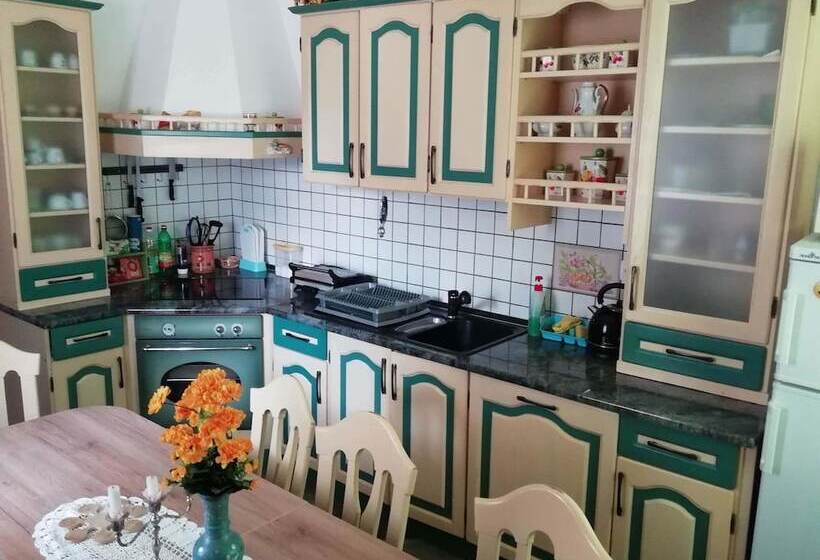 آپارتمان 1 خوابه, Mama's House