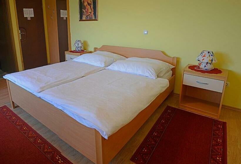 اتاق استاندارد با چشم‌انداز کوهستان, Bed And Breakfast Valjavec