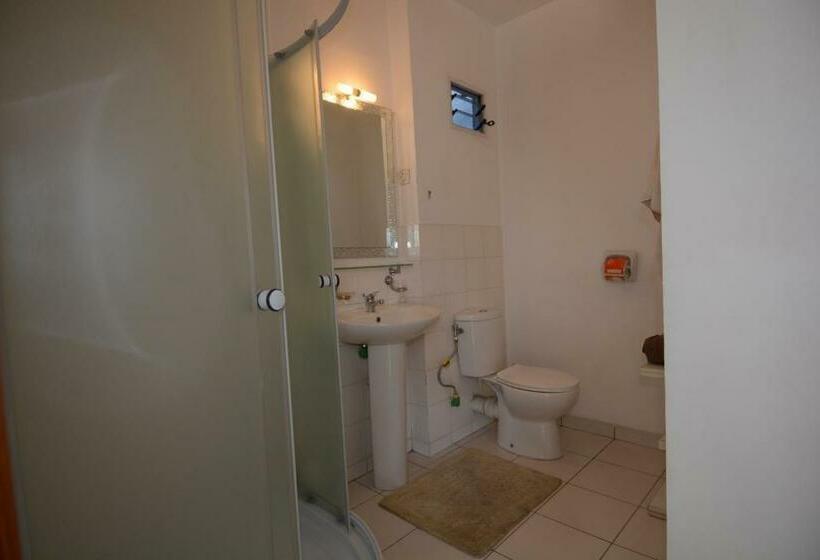 استودیوی استاندارد, Aina Hôtel