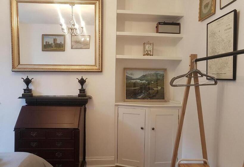 غرفة قياسية حمام مشترك, One Home