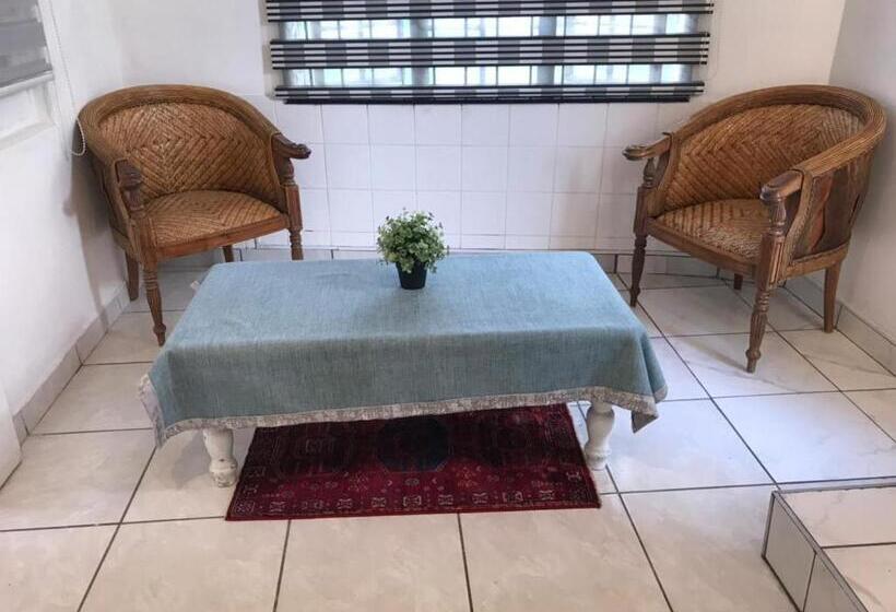 이그제큐티브 룸, Muco Guest House