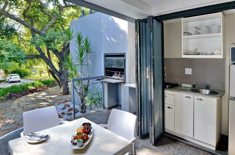 Семейный Номер, Anew Resort Hunters Rest Rustenburg