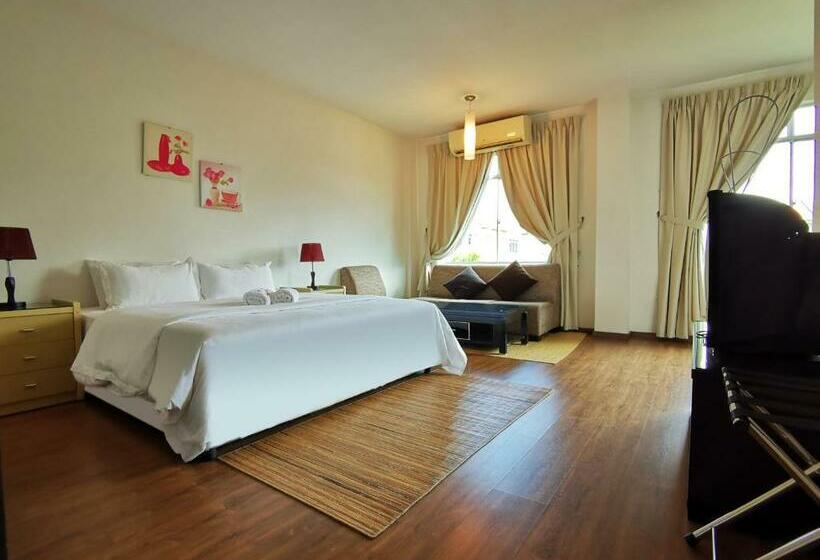 디럭스 룸 킹사이즈 침대, Natol Homestay   Kuching