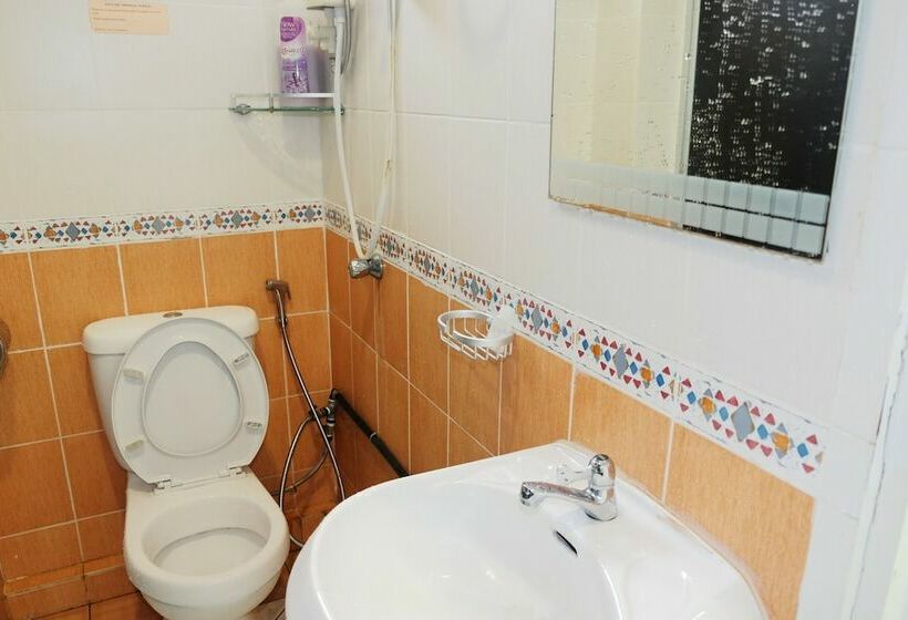 バス共有のスタンダードルーム, Natol Homestay   Kuching