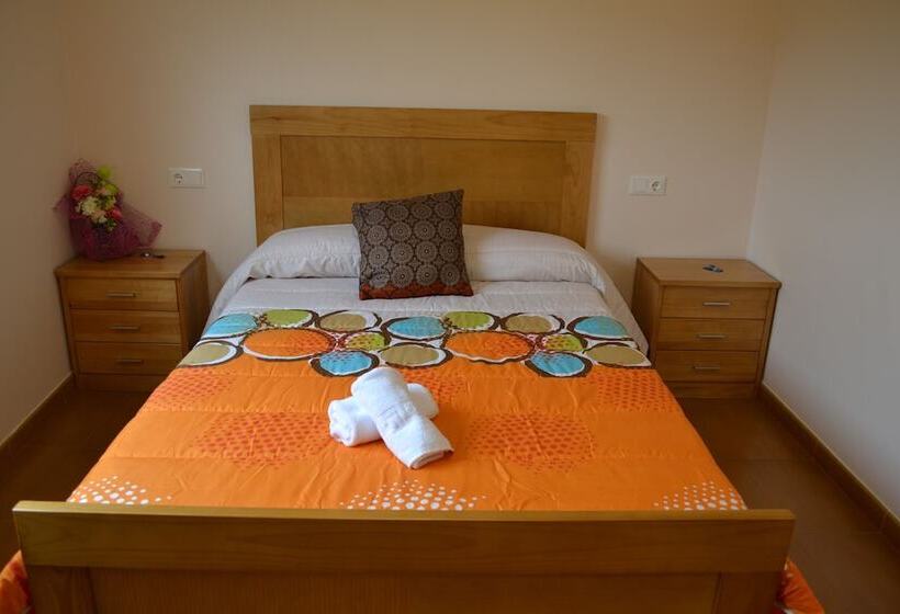 اتاق استاندارد با سرویس بهداشتی مشترک, Albergue Montoto   Hostel
