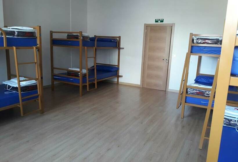 تختخواب در اتاق مشترک, Albergue Montoto   Hostel