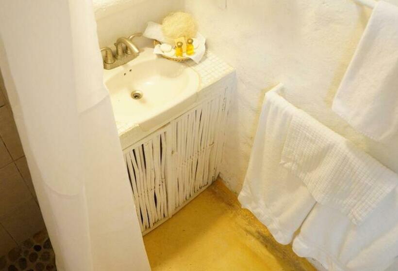 بانگلوی استاندارد, Junto Al Rio Bungalows & Suites