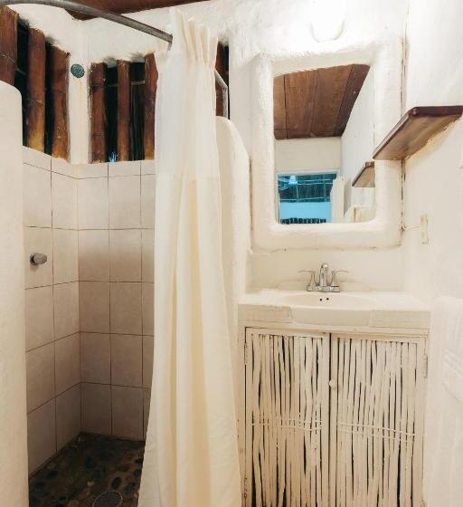 بانگلوی استاندارد, Junto Al Rio Bungalows & Suites