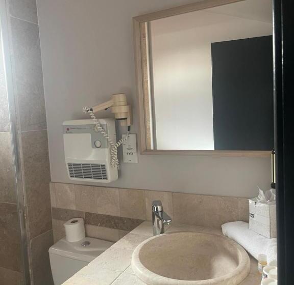 Номер Стандарт Трехместный, Le Victoria Boutique Hôtel