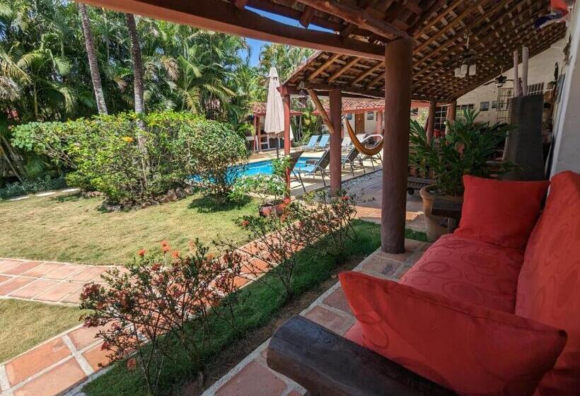 Номер Стандарт Вид на Бассейн, Villa Botero By Casa Mojito
