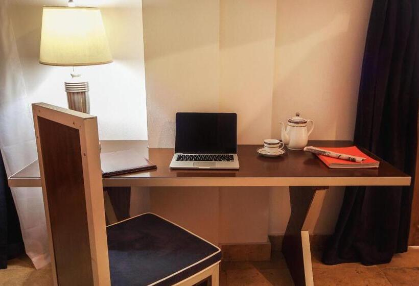 جناح إدارى, La Isabela Suites