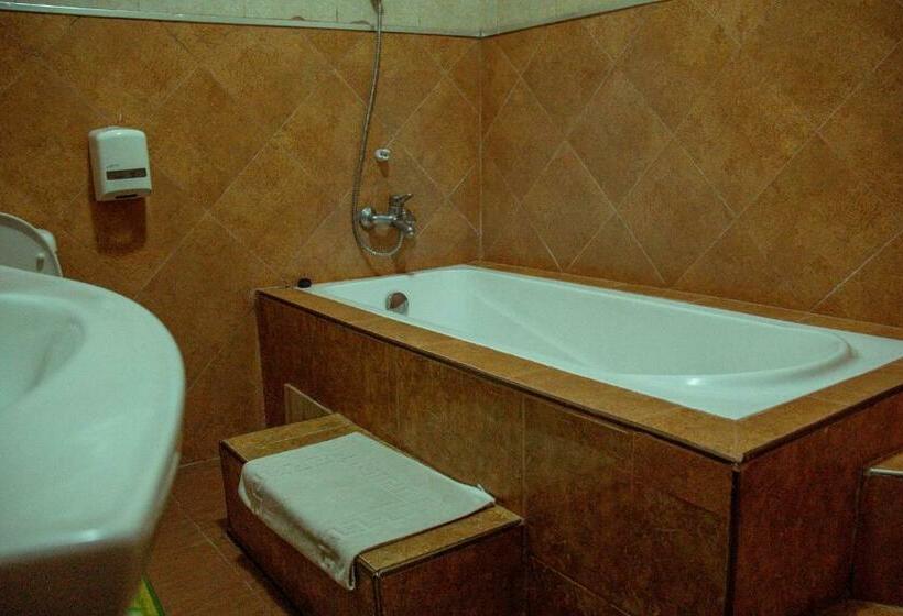 Номер Deluxe, The Charity Hotel International