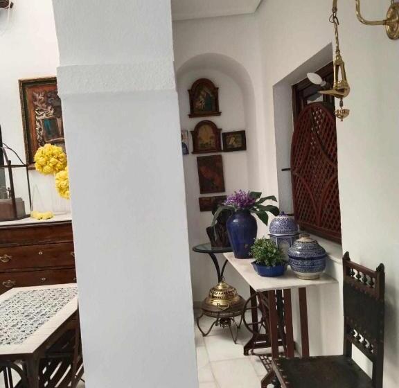 اتاق استاندارد با وان آب گرم, Hostel Mayflowers