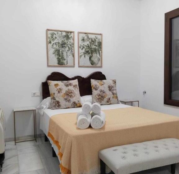 اتاق لوکس با تخت بزرگ, Hostel Mayflowers
